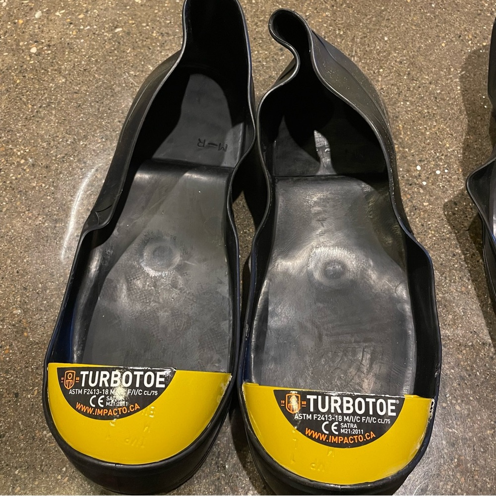 NWOT Medium Impacto Turbotoe Shoe Covers - Black and Yellow